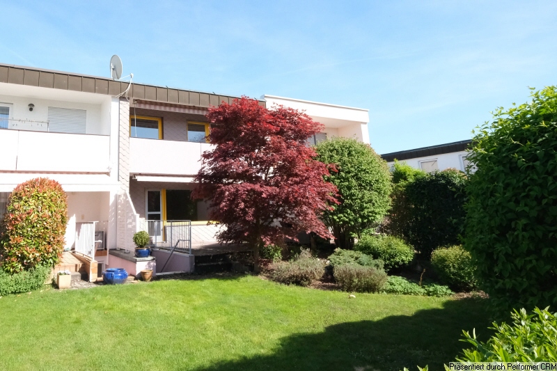 Hausansicht West mit Garten