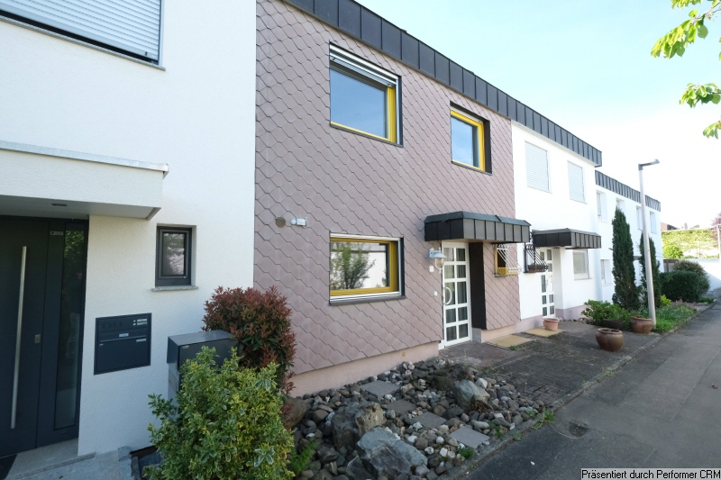 Hausansicht Ost an familienfreundlichem Fußweg