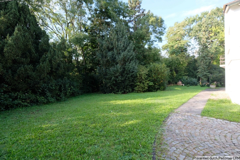 Blick Nordost, Grundstück mit Garten und Wald
