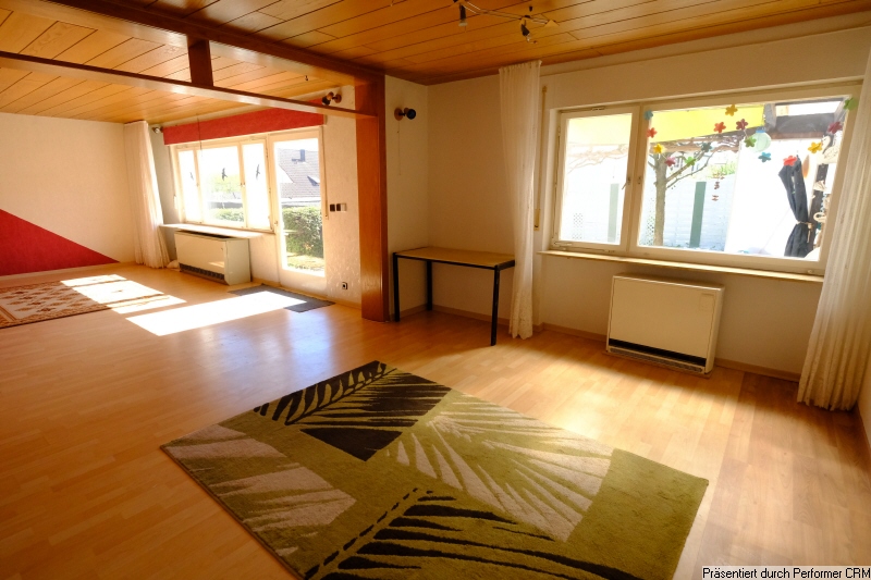 Wohnbereich und Esszimmer oder mögliches Schlafzimmer Wohnbereich und Esszimmer oder mögliches Schlafzimmer