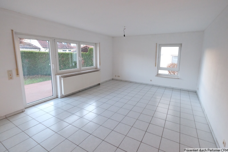 Wohnzimmer mit Zugang zur Terrasse