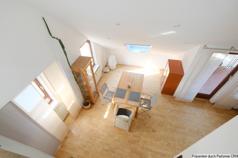 Blick von der Galeria auf den Essbereich