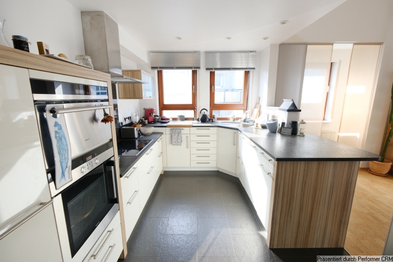 Offene Küche mit Theke