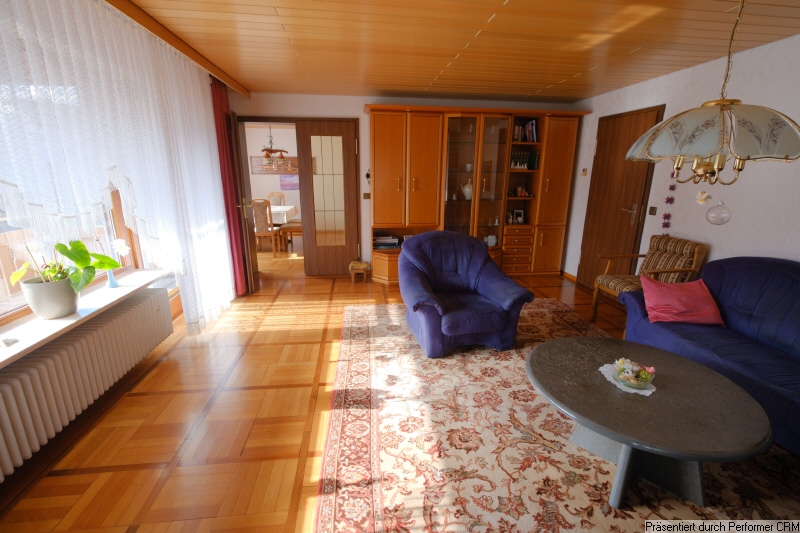 EG Wohnzimmer mit Durchgang zum Esszimmer