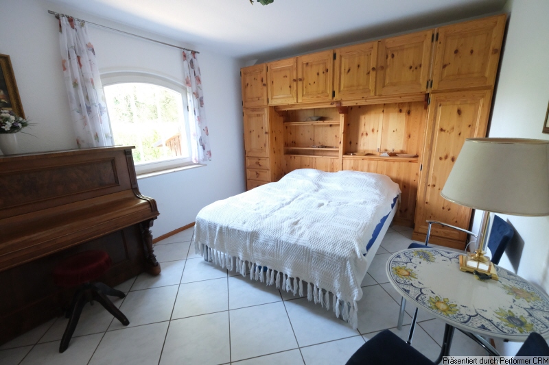 Schlafzimmer im EG mit Bad-en-Suite