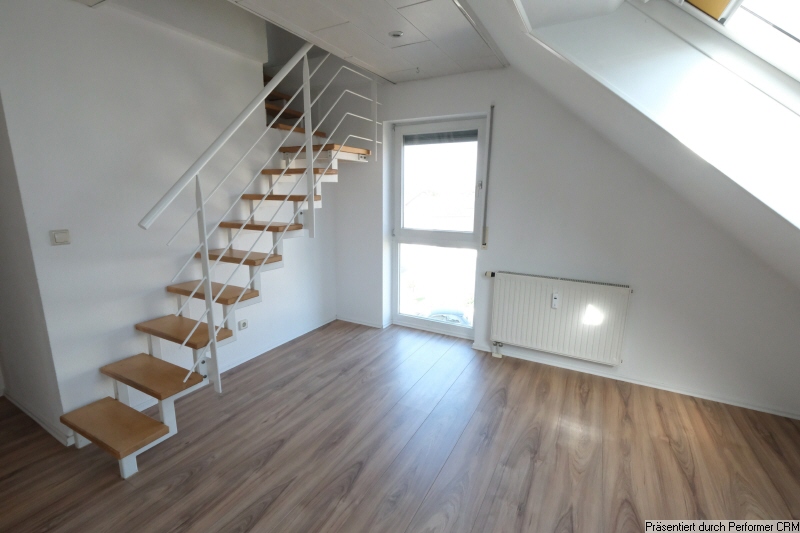 Arbeitszimmer mit Zugangstreppe ins 2. Dachgeschoss