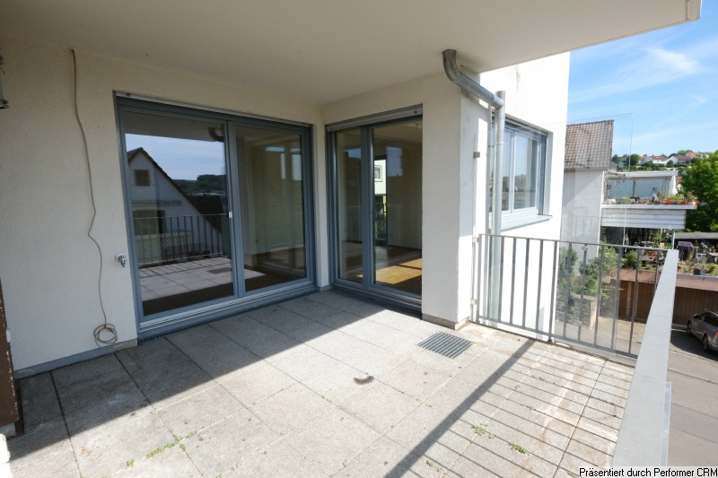 Überdachter Balkon mit zwei Zugängen Überdachter Balkon mit zwei Zugängen