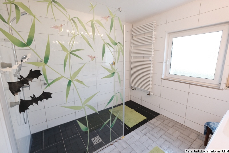 OG Tageslichtbad mit bodengleicher Dusche