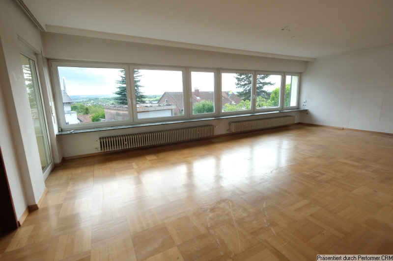 OG Wohnzimmer mit Fensterfront nach Südwesten