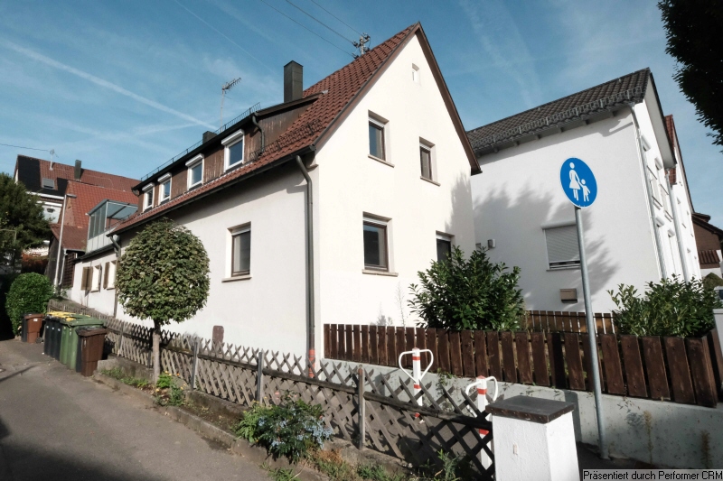Hausansicht West mit Garten Hausansicht West mit Garten