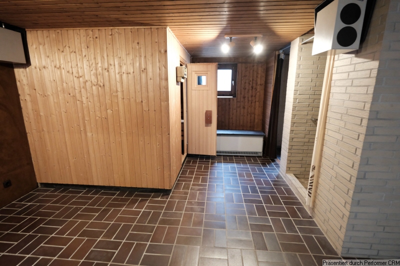 UG Hobbyraum mit Sauna und Dusche