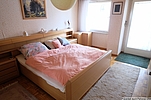EFH-Schlafzimmer Ost OG mit Zugang zum Balkon EFH-Schlafzimmer Ost OG mit Zugang zum Balkon