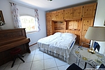 Schlafzimmer im EG mit Bad-en-Suite
