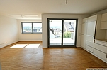 Wohn-Essbereich mit Zugang zum Balkon Wohn-Essbereich mit Zugang zum Balkon